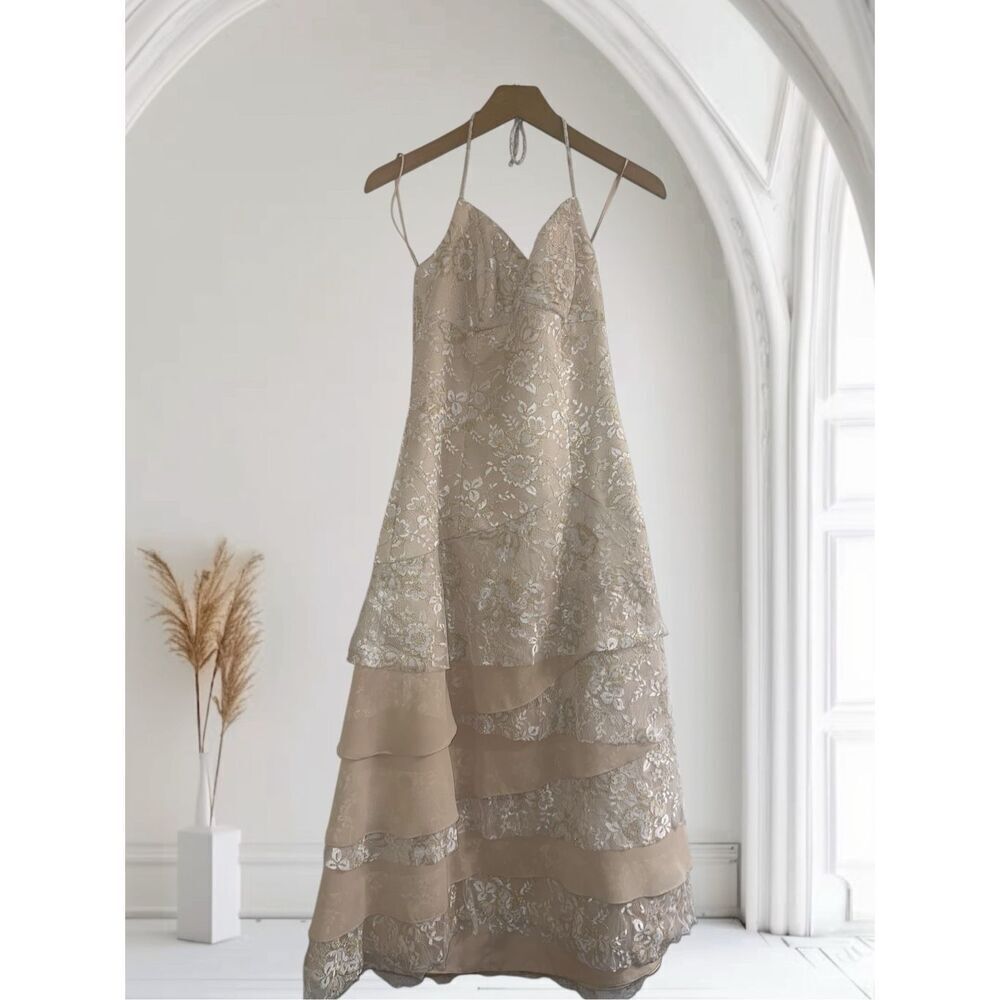 ✨Raylia Design Tiered All Over Lace Halter Midi Toffee/Gold Sz 10 Dress✨